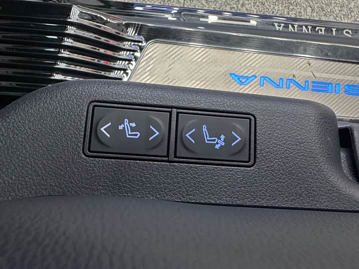 Toyota Sienna, 2022 — фото 9 из 9