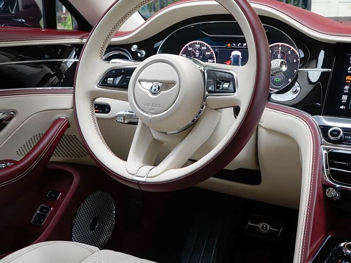 Bentley Flying Spur, 2023 — фото 8 из 9