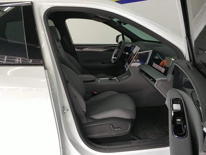 Geely Galaxy L7, 2025 — фото 8 из 9