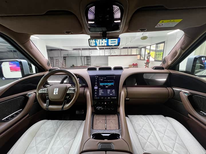 BYD Yangwang U8, 2023 — фото 6 из 9
