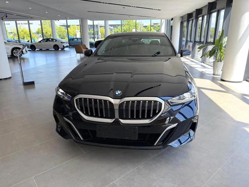 BMW 5 Series, 2024 — фото 2 из 8