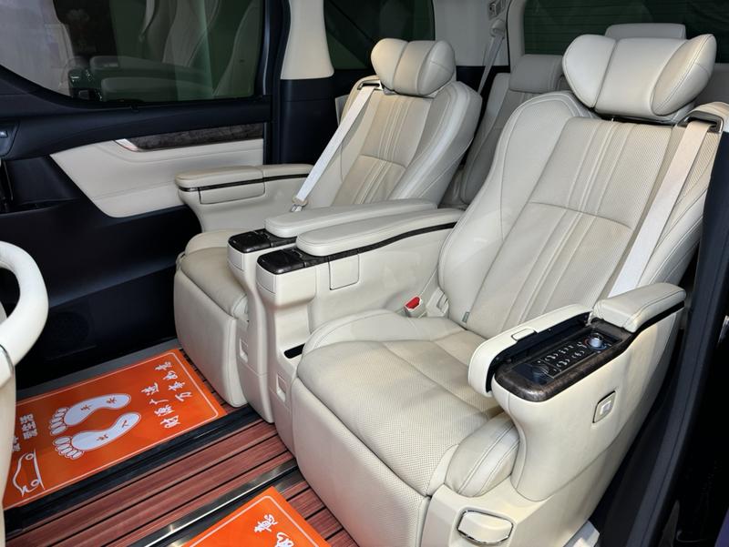 Toyota Alphard, 2022 — фото 11 из 12