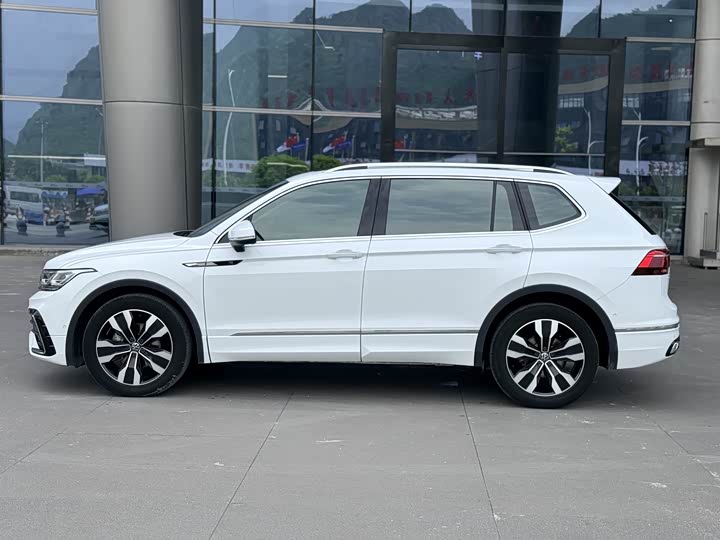 Volkswagen Tiguan L Pro, 2023 — фото 4 из 9
