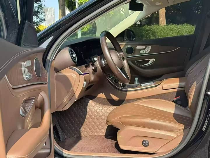 Mercedes-Benz E-Class, 2023 — фото 6 из 9