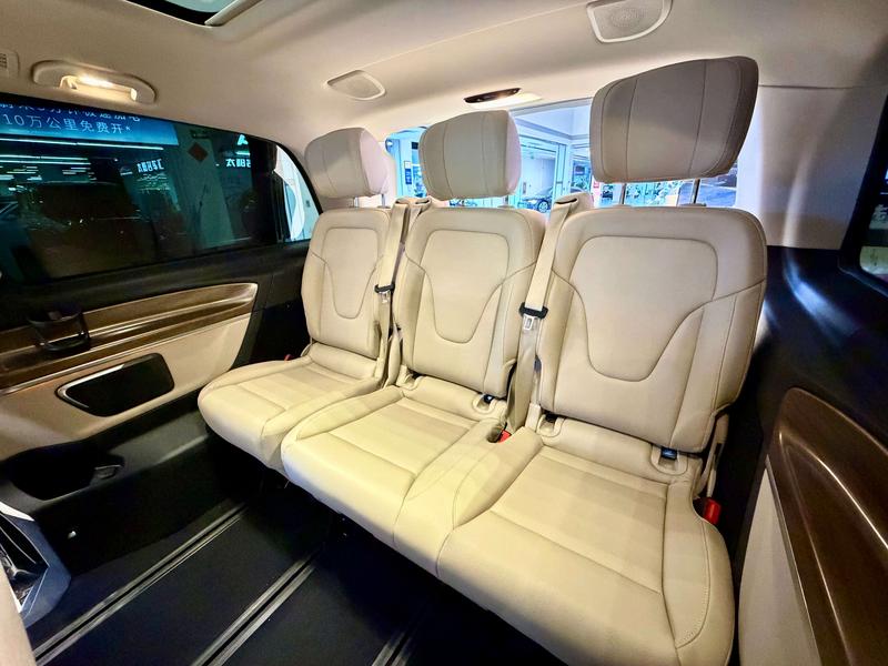 Mercedes-Benz V-Class, 2022 — фото 8 из 10