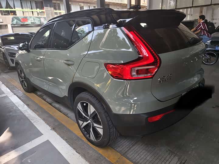 Volvo XC40 EV, 2022 — фото 8 из 9