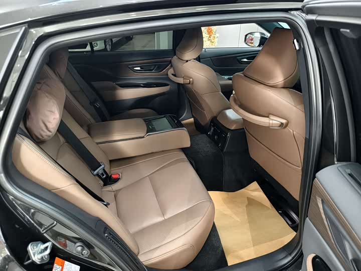 Toyota Crown Sedan, 2025 — фото 8 из 9