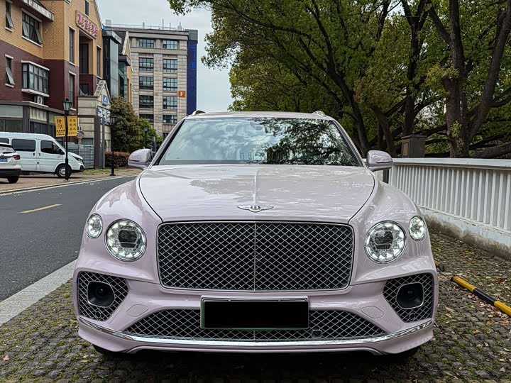 Bentley Bentayga Hybrid, 2021 — фото 2 из 9