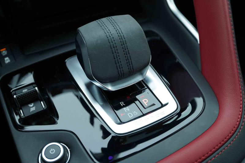 Jaguar E-Pace, 2023 — фото 11 из 12