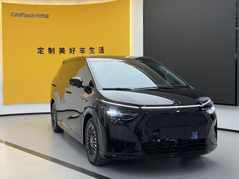 XPeng X9, 2025 — фото 3 из 12