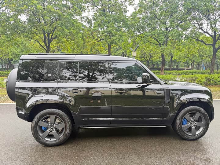 Land Rover Defender, 2024 — фото 7 из 9