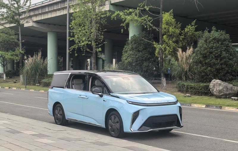 Maxus Mifa 9, 2022 — фото 3 из 11