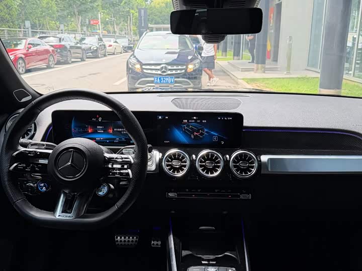 Mercedes-Benz GLB-Class AMG, 2025 — фото 7 из 9