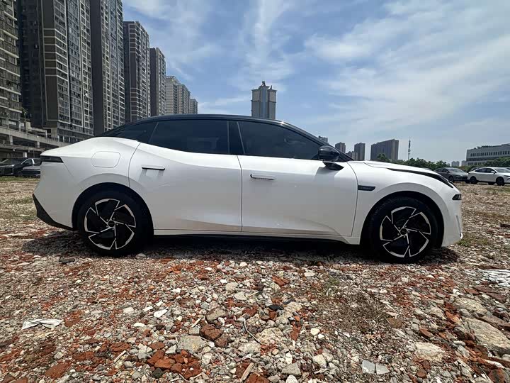 Lynk & Co 07 EM-P Hybrid, 2024 — фото 4 из 9