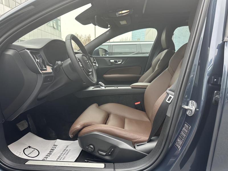 Volvo V60, 2023 — фото 9 из 12