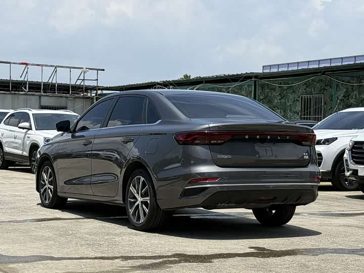 Geely Emgrand, 2023 — фото 7 из 9
