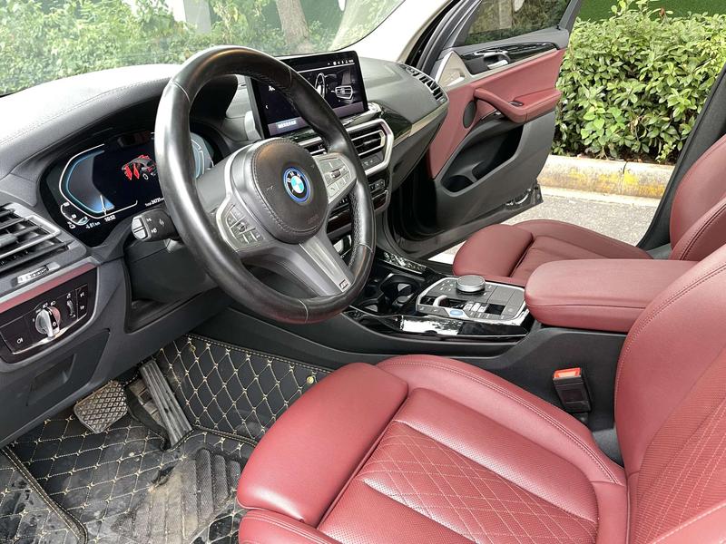 BMW iX3, 2023 — фото 8 из 11