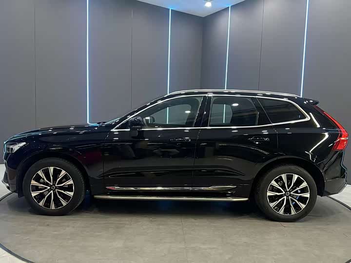 Volvo XC60, 2023 — фото 4 из 9