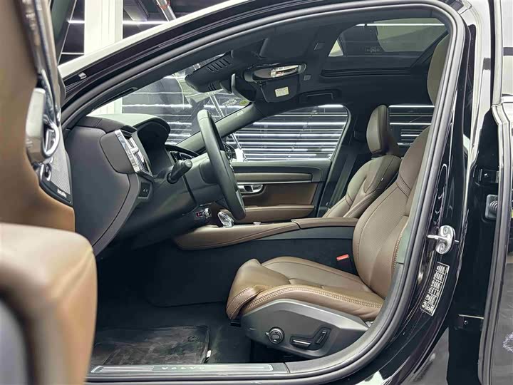 Volvo S90 Hybrid, 2024 — фото 5 из 9