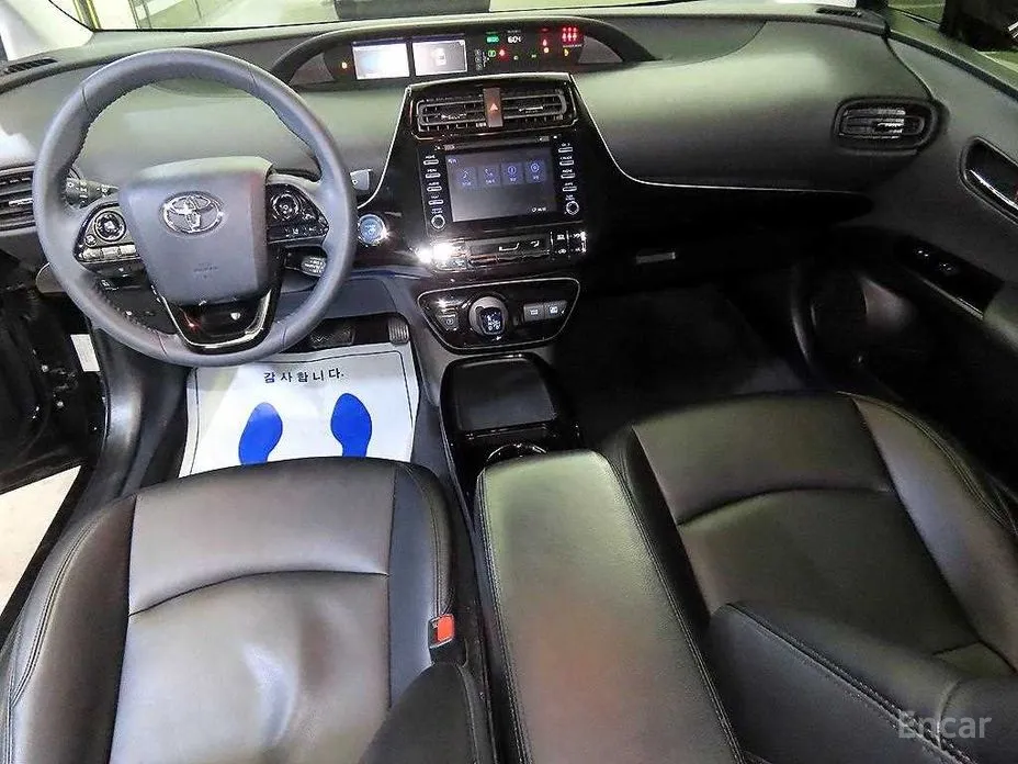 Toyota Prius, 2021 — фото 10 из 12