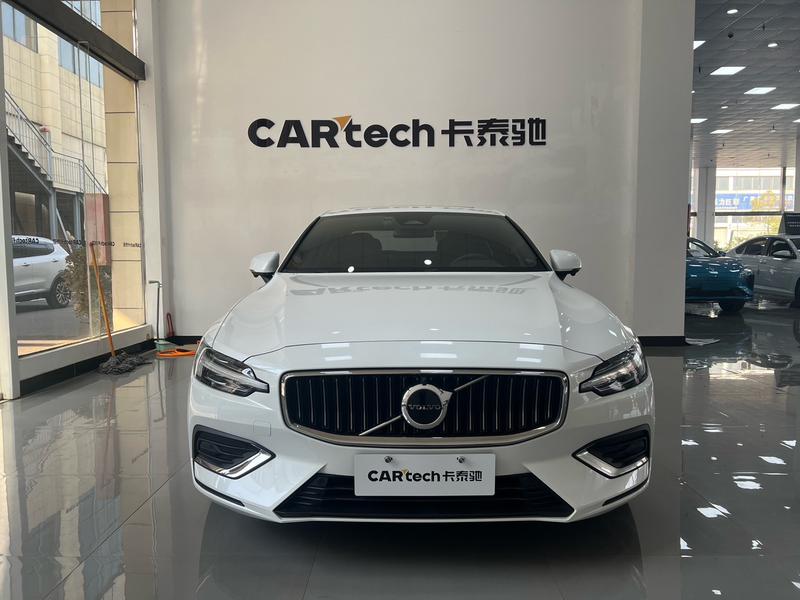 Volvo S60, 2023 — фото 2 из 12