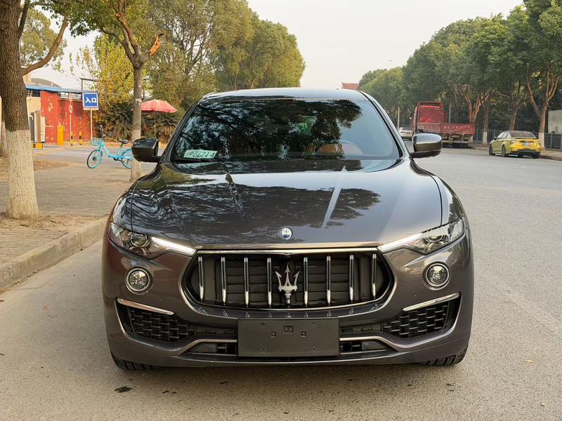 Maserati Levante, 2022 — фото 2 из 10