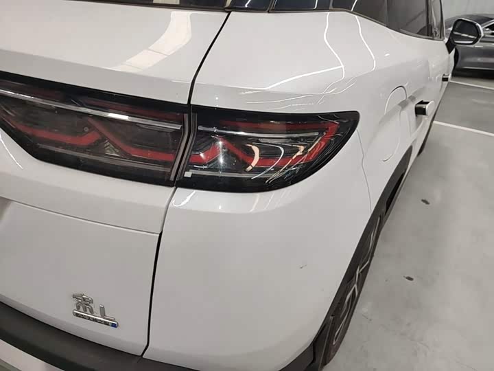 BYD Song L DM-i Hybrid, 2024 — фото 8 из 9