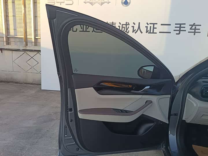 BYD Qin Plus, 2023 — фото 5 из 9