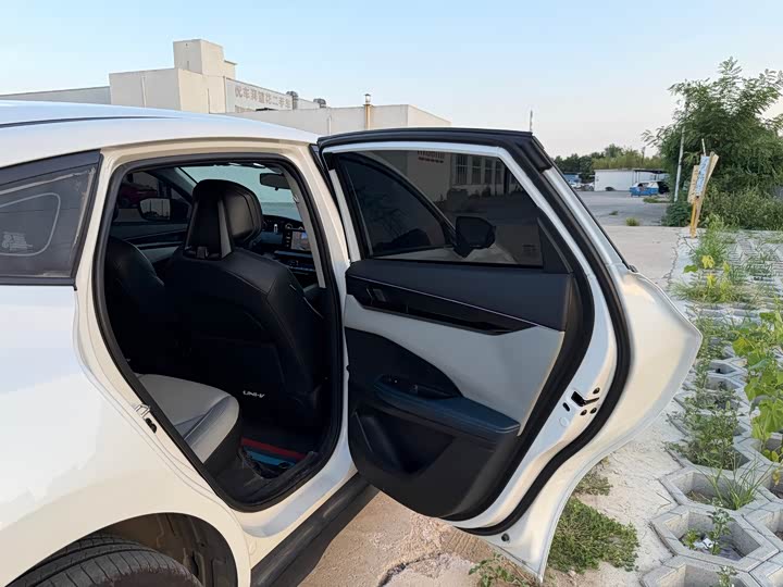 Changan UNI-V Hybrid, 2023 — фото 9 из 9