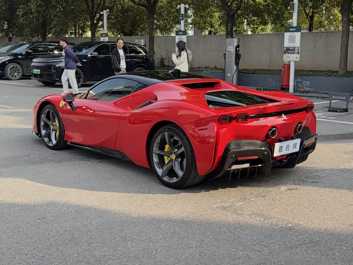Ferrari SF90, 2023 — фото 7 из 7