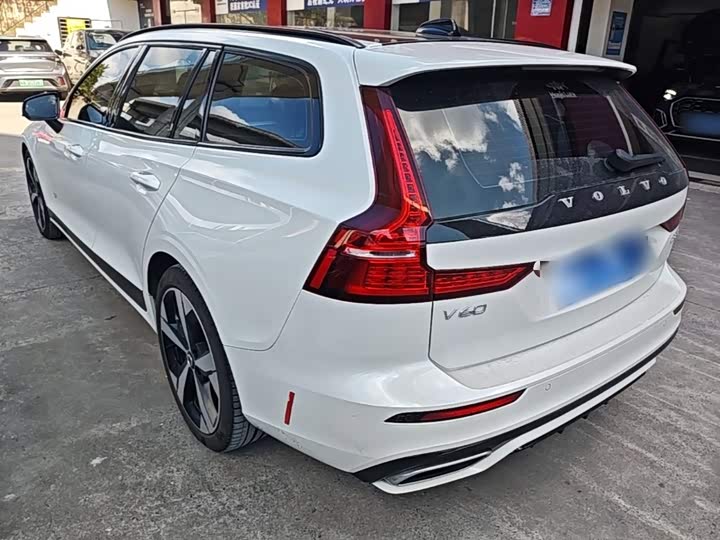 Volvo V60, 2022 — фото 5 из 9