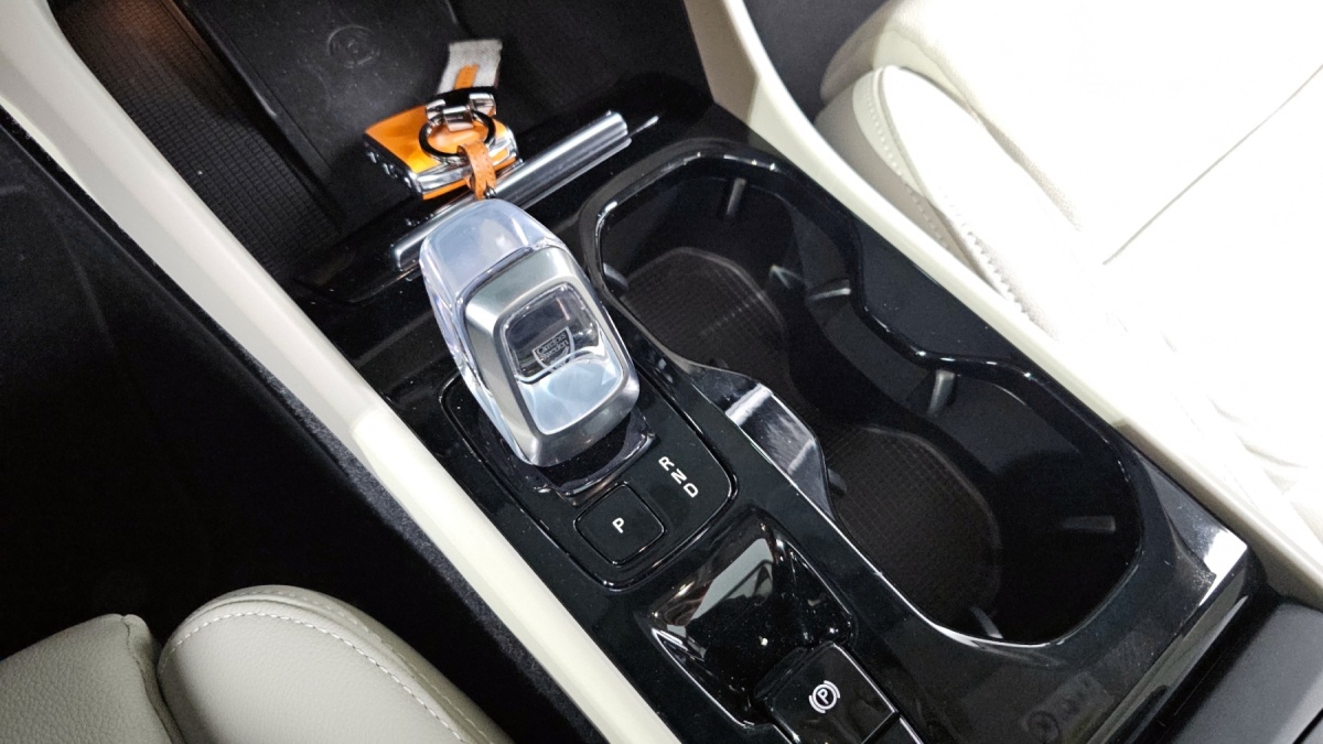 Volvo XC40, 2024 — фото 8 из 12