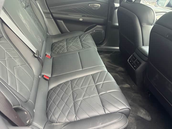 Lynk & Co 30 EM-P Hybrid, 2025 — фото 5 из 9