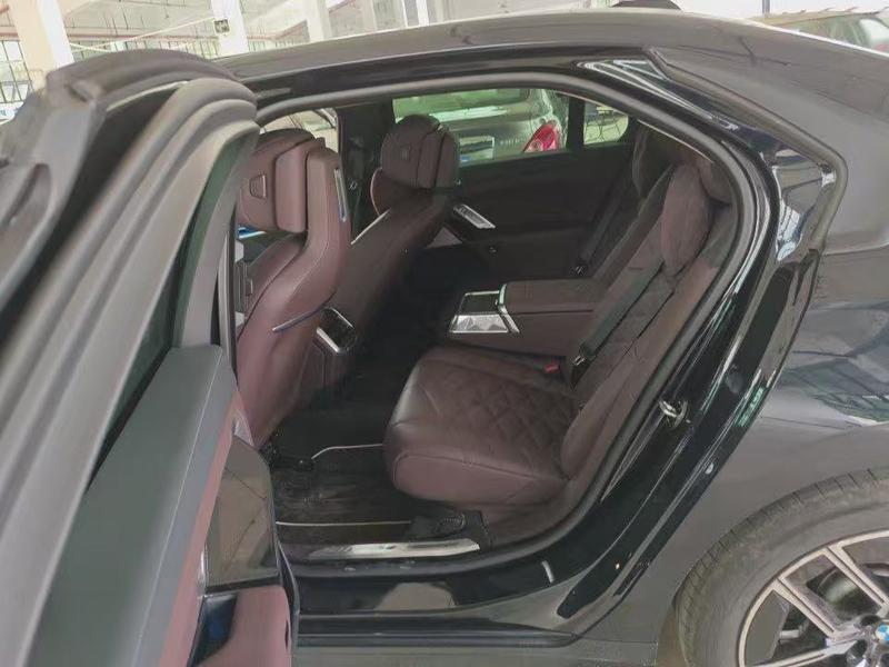 BMW 7 Series, 2024 — фото 8 из 9