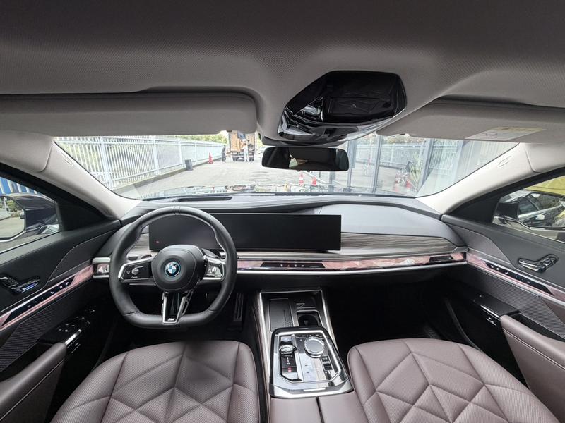 BMW i7, 2023 — фото 7 из 12