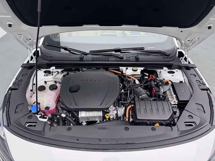 Geely Galaxy L6, 2023 — фото 8 из 9