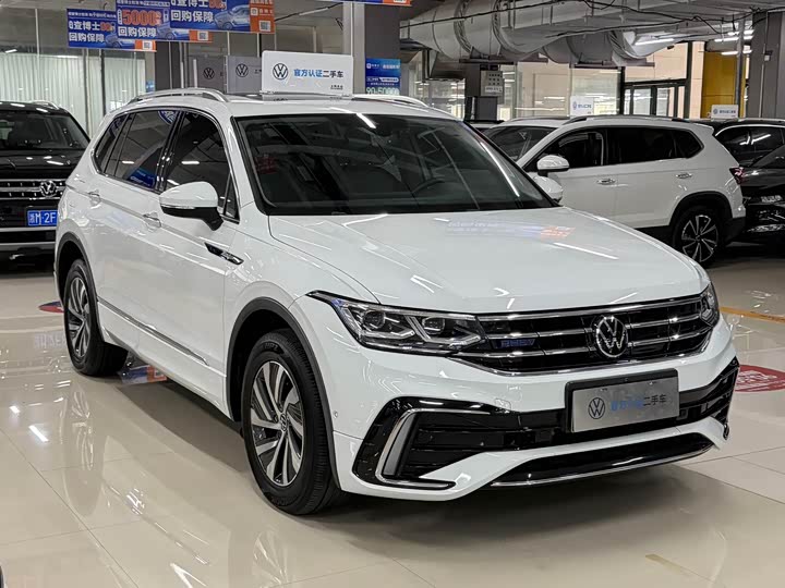 Volkswagen Tiguan L Hybrid, 2023 — фото 3 из 9