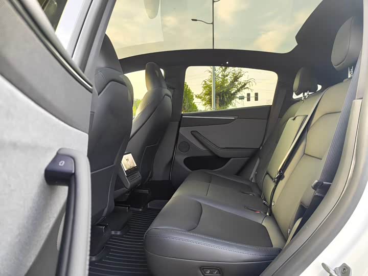 Tesla Model Y, 2026 — фото 6 из 9