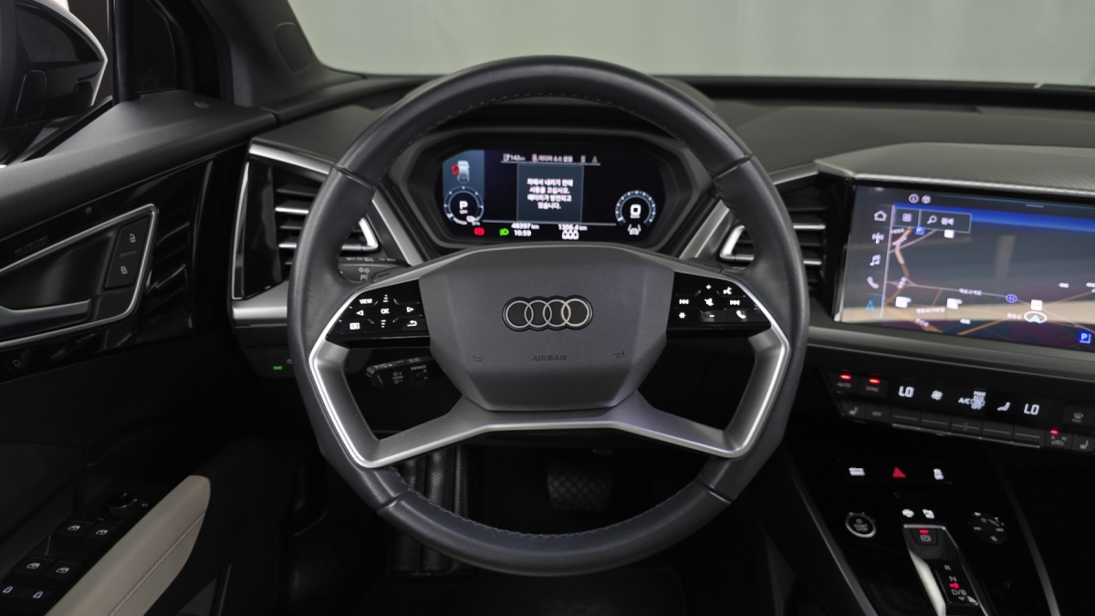 Audi Q4 e-tron, 2022 — фото 12 из 12
