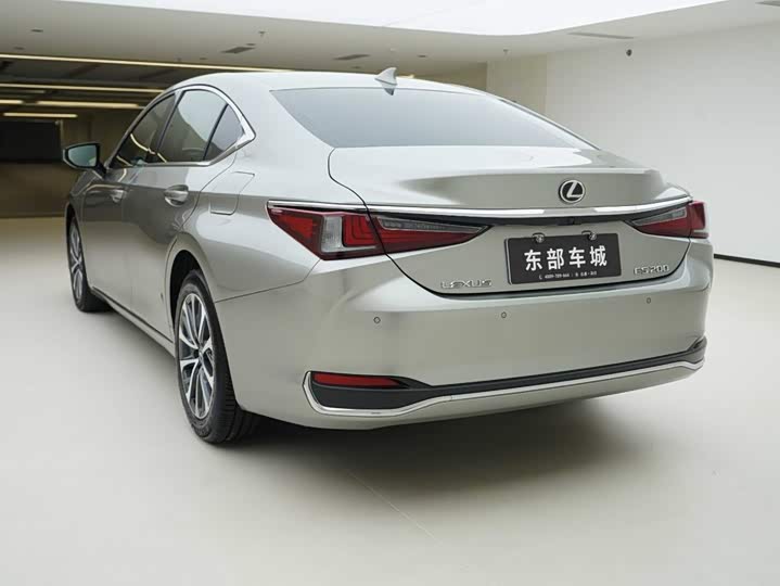 Lexus ES, 2023 — фото 4 из 9