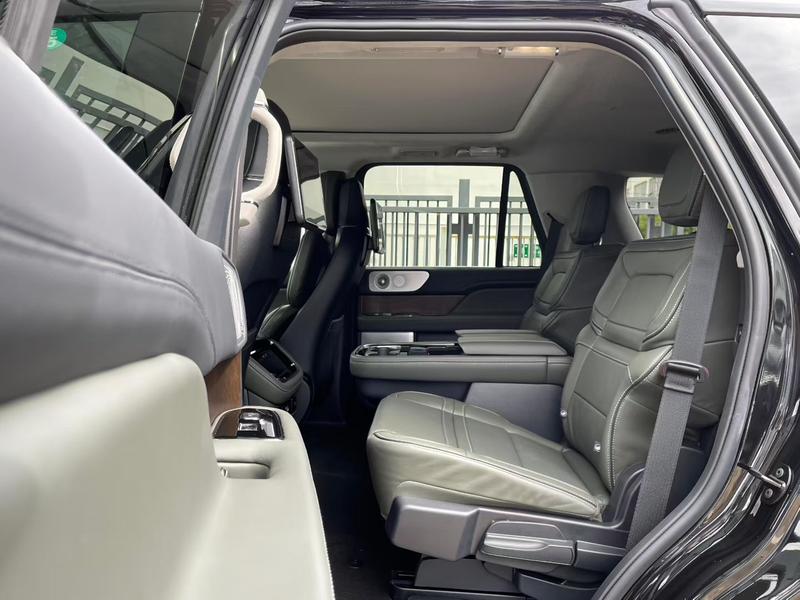 Lincoln Navigator, 2025 — фото 6 из 8