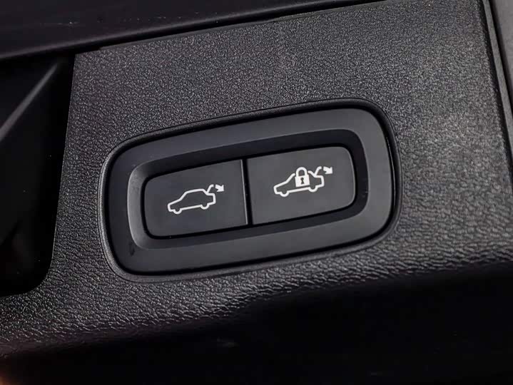 Volvo XC60 Hybrid, 2024 — фото 7 из 9