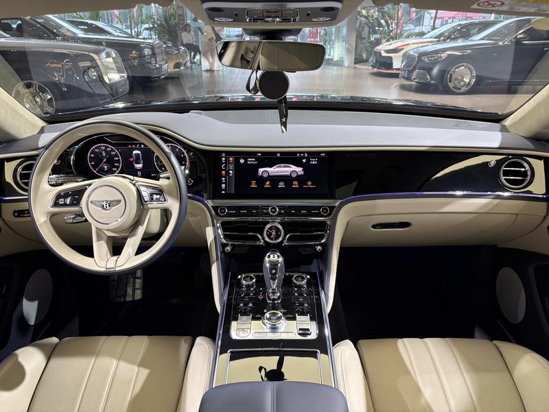 Bentley Flying Spur, 2024 — фото 8 из 12