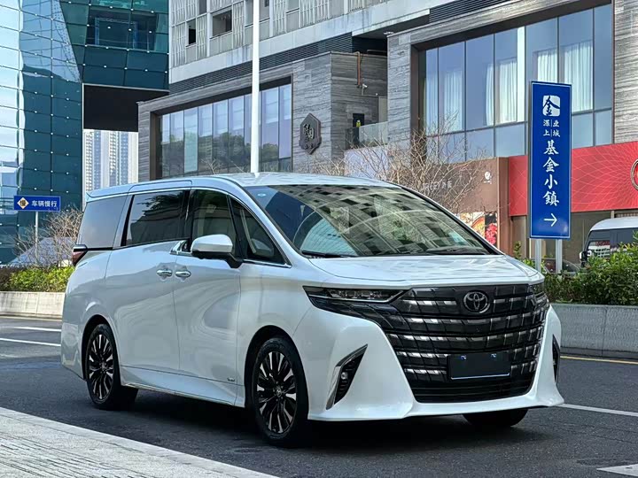 Toyota Alphard, 2024 — фото 3 из 7