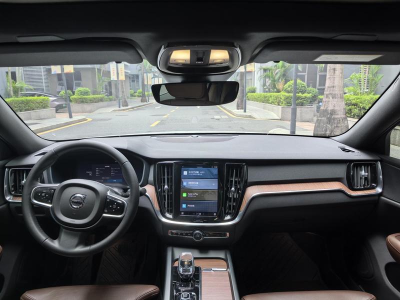 Volvo S60, 2023 — фото 7 из 11
