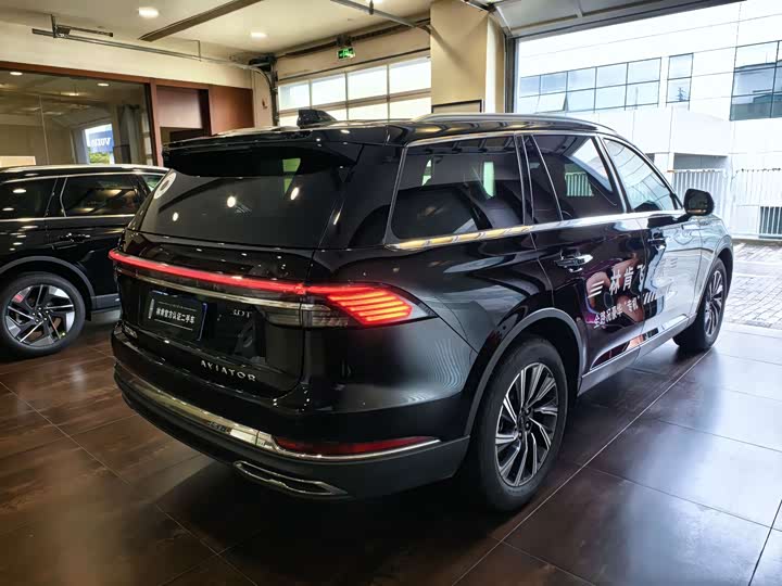 Lincoln Aviator, 2025 — фото 3 из 9