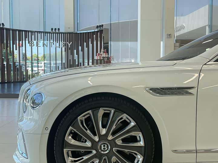 Bentley Flying Spur Hybrid, 2025 — фото 5 из 9