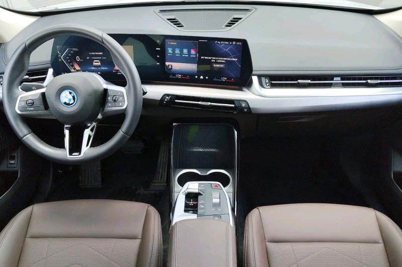 BMW iX1, 2025 — фото 5 из 8