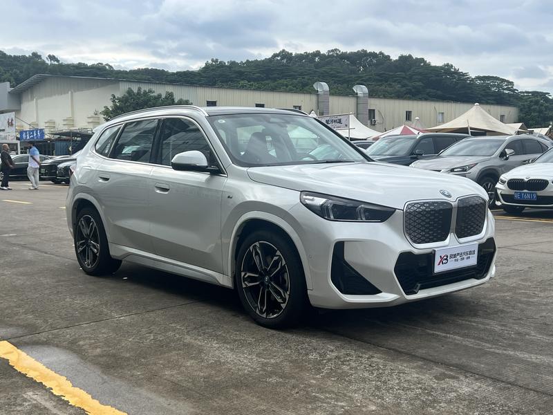 BMW iX1, 2025 — фото 3 из 12