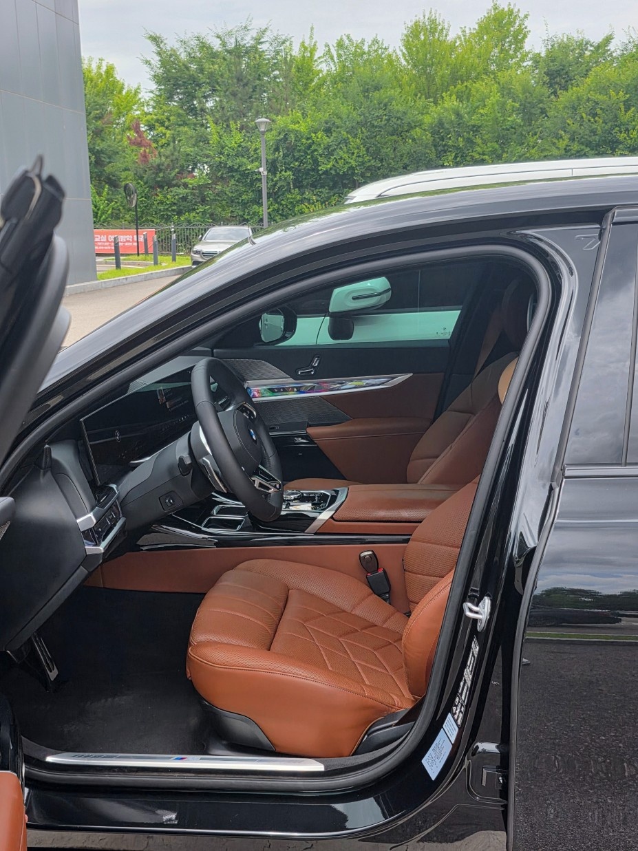 BMW 7 Series, 2025 — фото 4 из 5